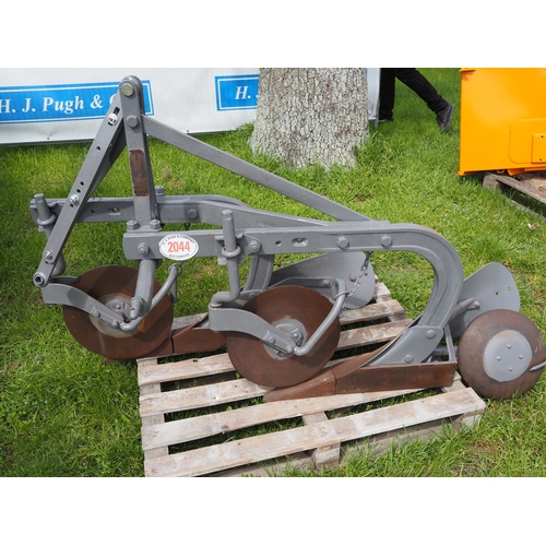 Lot 2044      