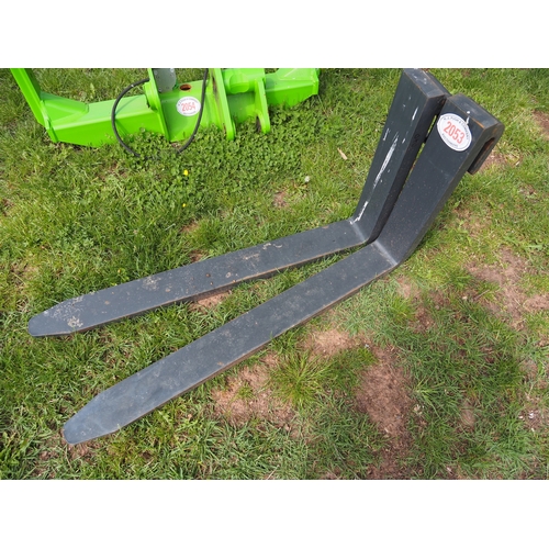 Lot 2053      
