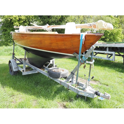 3005 - Wooden BB11 sailing boat with 2 sails, full rigging + trailer. Extensive restoration in 2020. Recent... 