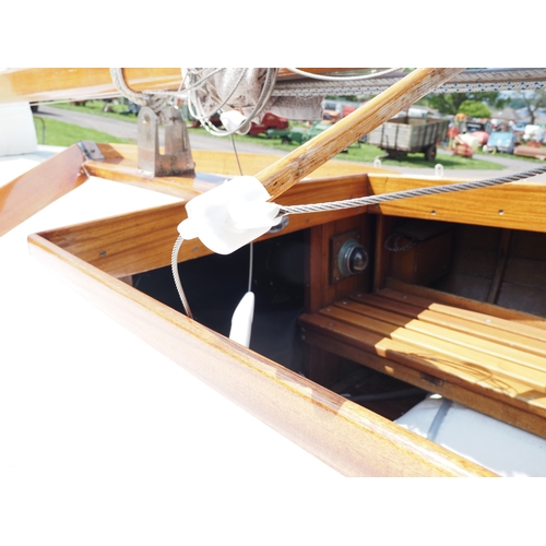3005 - Wooden BB11 sailing boat with 2 sails, full rigging + trailer. Extensive restoration in 2020. Recent... 