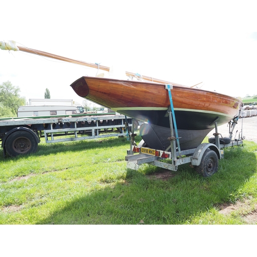 3005 - Wooden BB11 sailing boat with 2 sails, full rigging + trailer. Extensive restoration in 2020. Recent... 