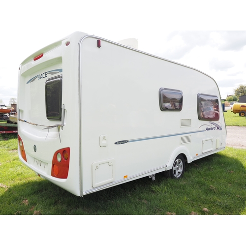 3009 - Ace award caravan