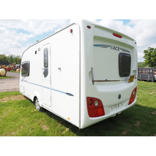 3009 - Ace award caravan