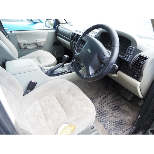 3026 - Land Rover Discovery TD5 auto. Showing 183,184 miles. MOT until 19/11/26. Runs and drives. Reg. VX52... 