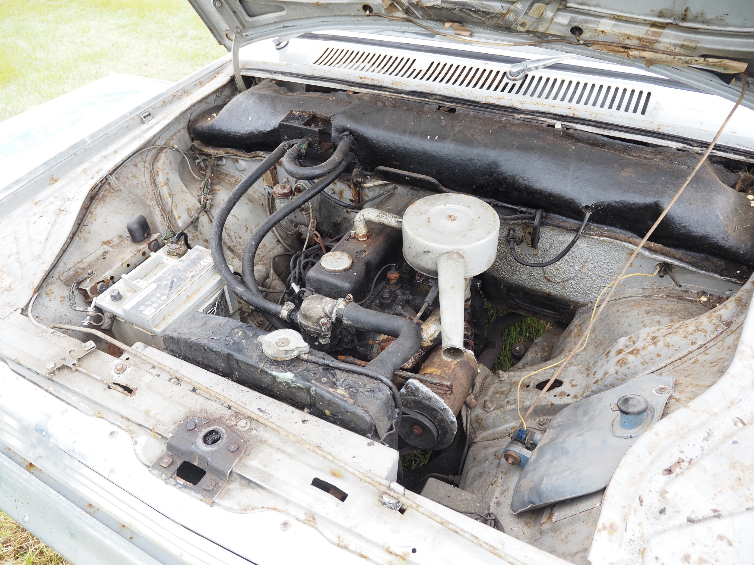 Vauxhall Victor 101 Deluxe saloon. 1966. 1594cc Petrol engine. Showing ...