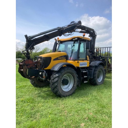 JCB Fastrack 3220 tractor. 2004. In good working order. Fitted with a ...