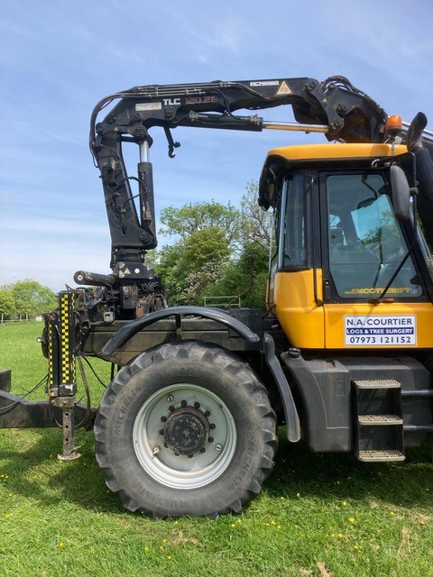 JCB Fastrack 3220 tractor. 2004. In good working order. Fitted with a ...