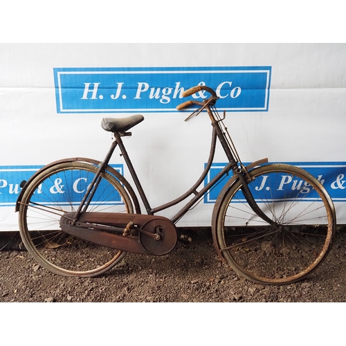 1004 - Raleigh ladies bicycle