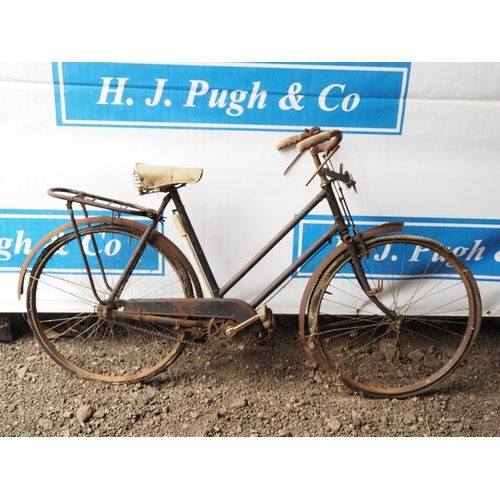 1009 - Raleigh ladies bicycle with pump and Brooks seat
