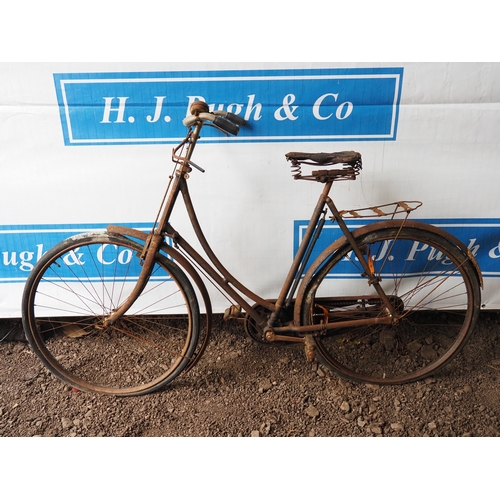 1016 - The Renshaw ladies bicycle with Sterling seat