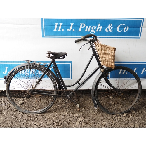 1032 - Rudge Whitworth ladies bicycle with loop frame and basket