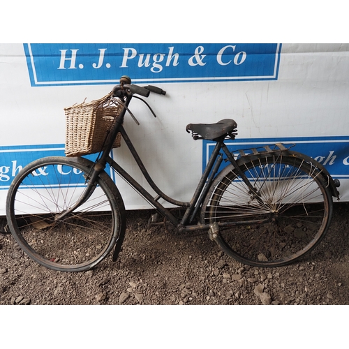 1032 - Rudge Whitworth ladies bicycle with loop frame and basket