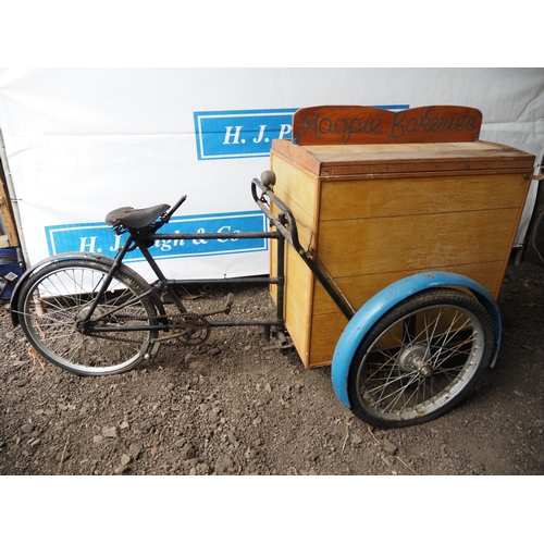 1043 - Vintage double bar bakers tricycle with handbrake