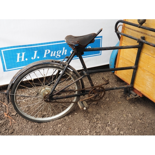 1043 - Vintage double bar bakers tricycle with handbrake