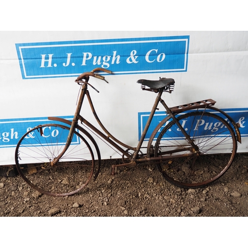 1048 - Vintage ladies spring frame bicycle with spring seat