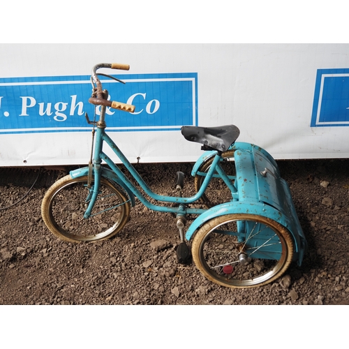 1049 - Gresham Flyer childs tricycle
