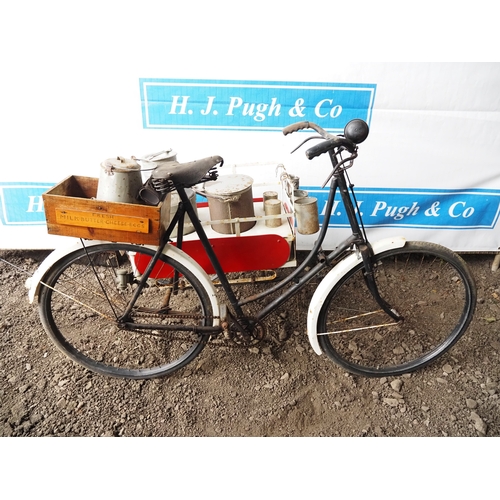 1052 - New Hudson ladies milk tricycle with milk churn and other milk accessories. Circa. 1916