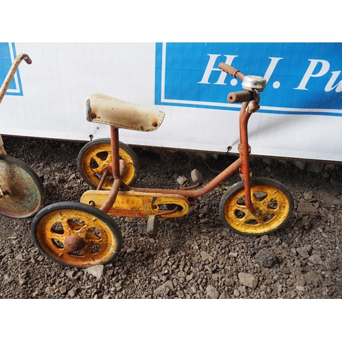 1059 - Moto childs tricycle and 1 other