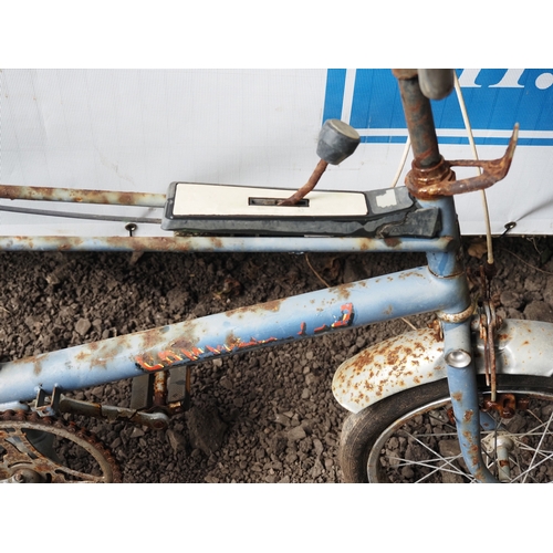 1022 - Raleigh Commando Chopper 3 speed bicycle