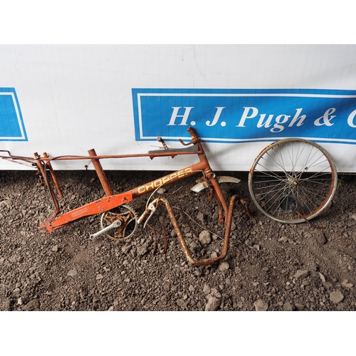 1025 - Raleigh Chopper frame and parts