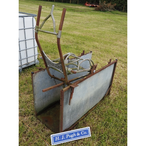 53 - Commodore sheep turnover crate