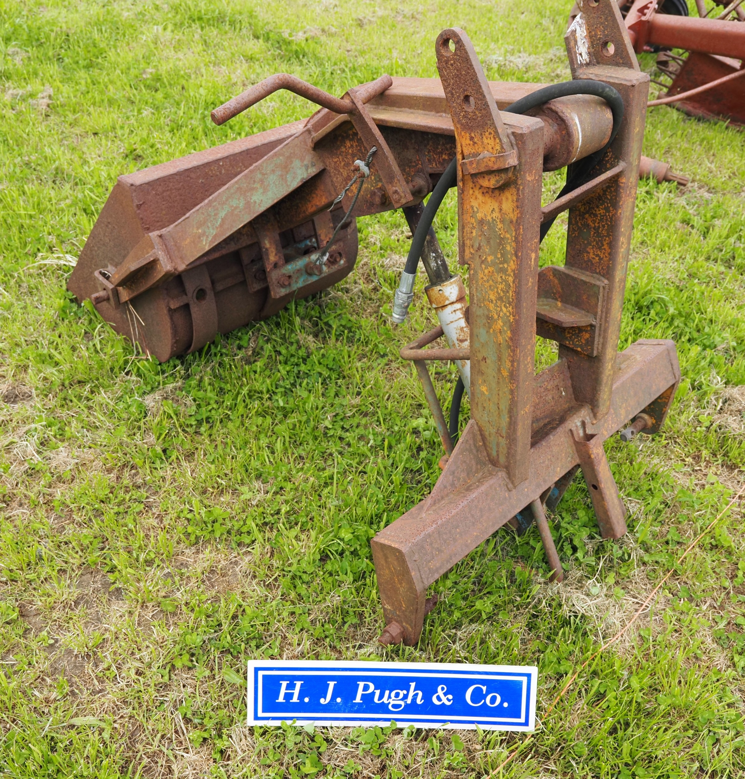 Rear end loader
