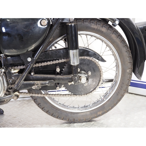 810 - Ariel Red Hunter motorcycle. 1957. 350cc
Frame No. CAPR 10967
Engine No. AMA4047
Engine turns over w... 