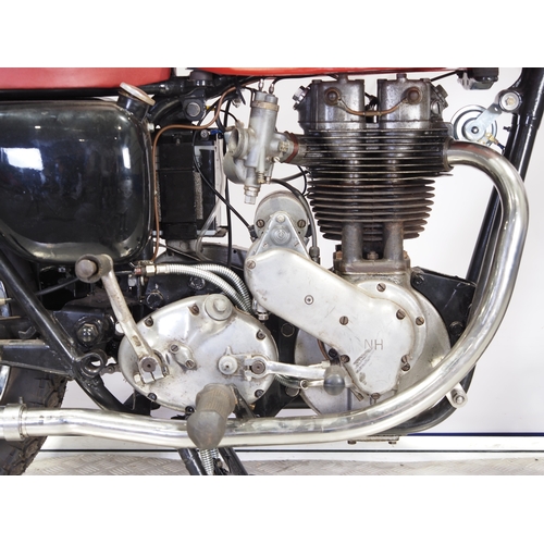 810 - Ariel Red Hunter motorcycle. 1957. 350cc
Frame No. CAPR 10967
Engine No. AMA4047
Engine turns over w... 