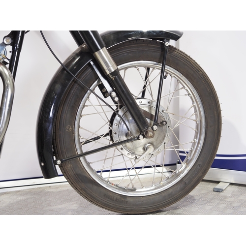 810 - Ariel Red Hunter motorcycle. 1957. 350cc
Frame No. CAPR 10967
Engine No. AMA4047
Engine turns over w... 