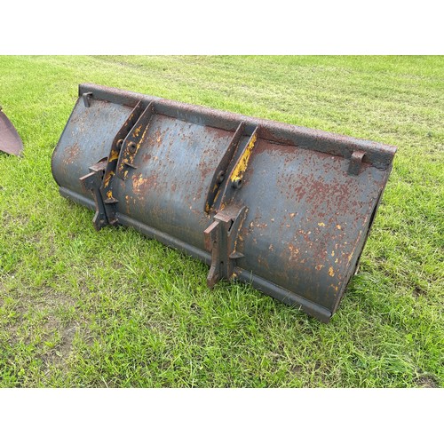 35 - Loader bucket 2.1m