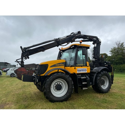 JCB Fastrack 3220 tractor. 2004. In good working order. Fitted with a ...