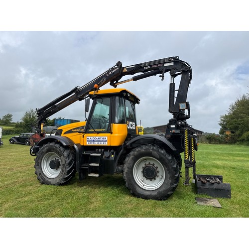 JCB Fastrack 3220 tractor. 2004. In good working order. Fitted with a ...