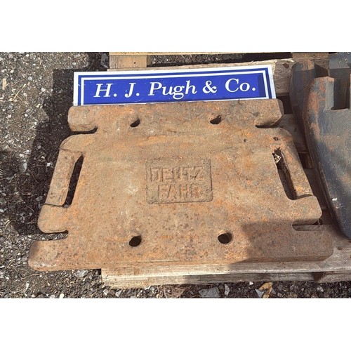 16 - Deutz Fahr front weight