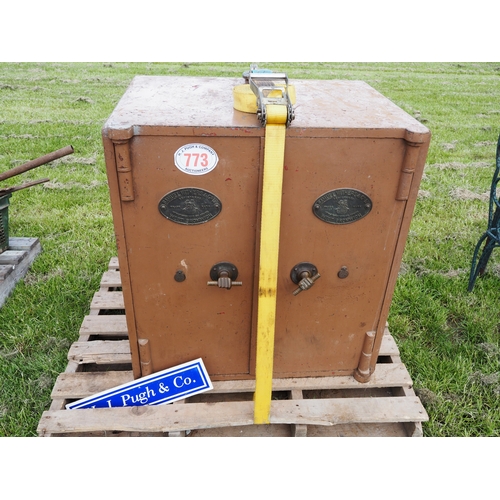 Lot 773       