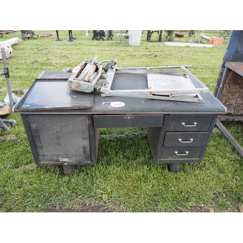 Lot 800       