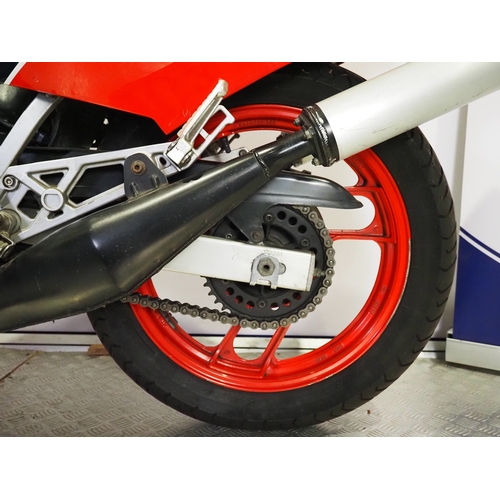 843 - Yamaha RD500LC motorcycle. 1985. 500cc
Frame No. 1GE-002914
Engine No. 1GE-002914
Runs and rides. Th... 