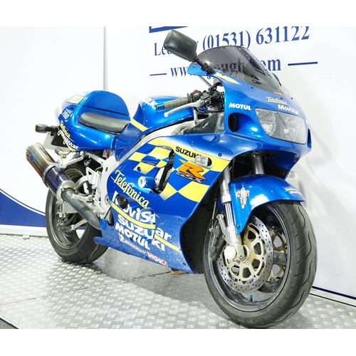 827 - Suzuki GSXR750 motorcycle. 1999. 749cc
Frame No. JS1GR7DA000513993
Runs and rides. MOT expired on 25... 