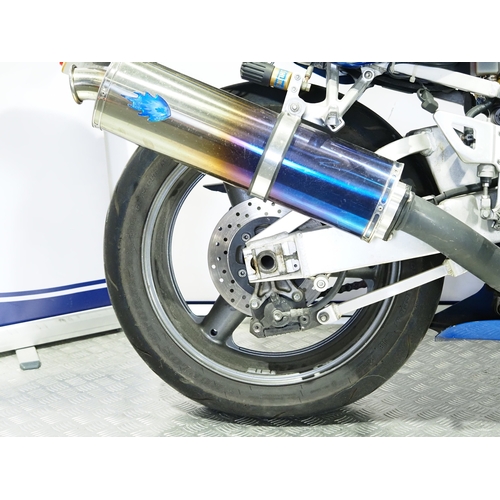 827 - Suzuki GSXR750 motorcycle. 1999. 749cc
Frame No. JS1GR7DA000513993
Runs and rides. MOT expired on 25... 