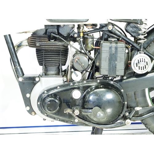 831 - BSA B31 motorcycle. 1949. 348cc
Frame No. ZB319165
Engine No. ZB319273
Runs and rides. Part of a pri... 