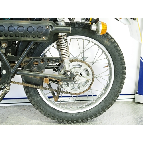 840 - Kawasaki F7 enduro motorcycle. 1975. 175cc
Frame No. F7-106187
Engine No. F7E-100569
Runs and rides.... 