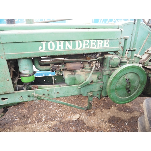 110 - John Deere B tractor. Petrol paraffin. Runs and drives. Fitted with hydraulic top cover, PTO and goo... 