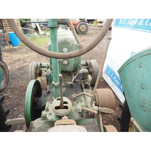 110 - John Deere B tractor. Petrol paraffin. Runs and drives. Fitted with hydraulic top cover, PTO and goo... 