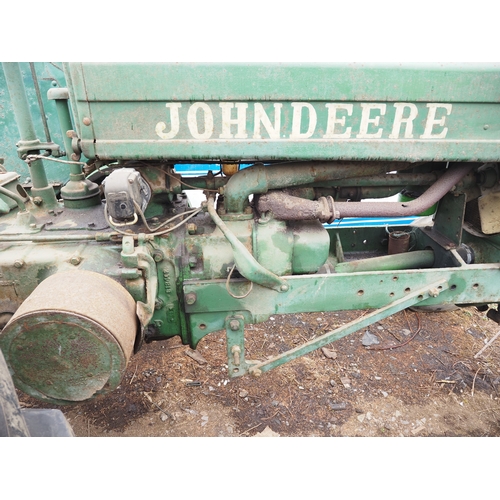 110 - John Deere B tractor. Petrol paraffin. Runs and drives. Fitted with hydraulic top cover, PTO and goo... 