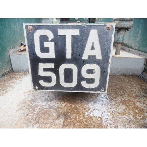 116 - Oliver 90 tractor. Petrol paraffin. Engine turns over. S/n 510860. Reg GTA 509
