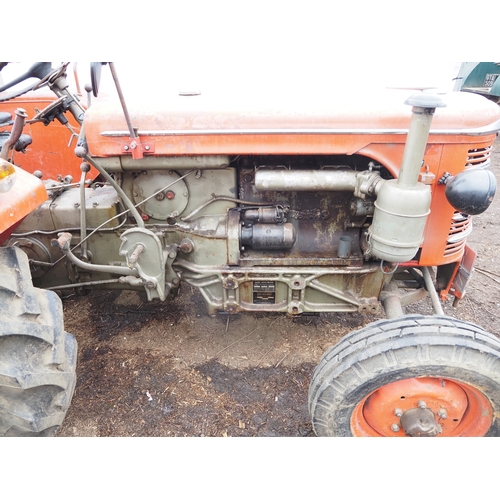 121 - Hurlimann D90SSP tractor. Diesel. Runs and drives. Engine block has been repaired. S/n 1680. Fitted ... 