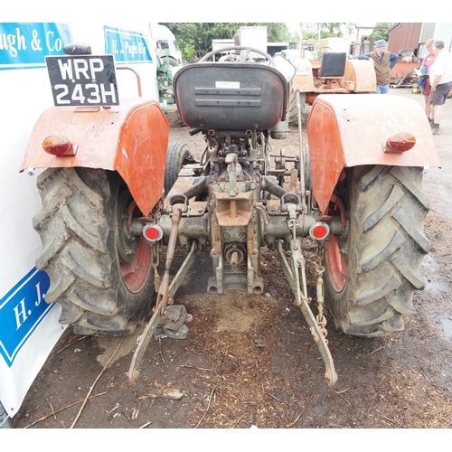 121 - Hurlimann D90SSP tractor. Diesel. Runs and drives. Engine block has been repaired. S/n 1680. Fitted ... 