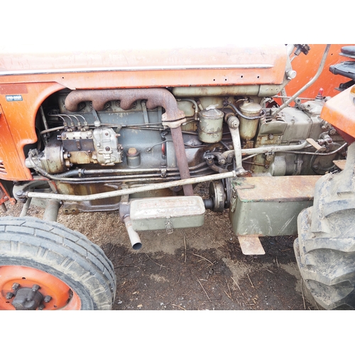 121 - Hurlimann D90SSP tractor. Diesel. Runs and drives. Engine block has been repaired. S/n 1680. Fitted ... 