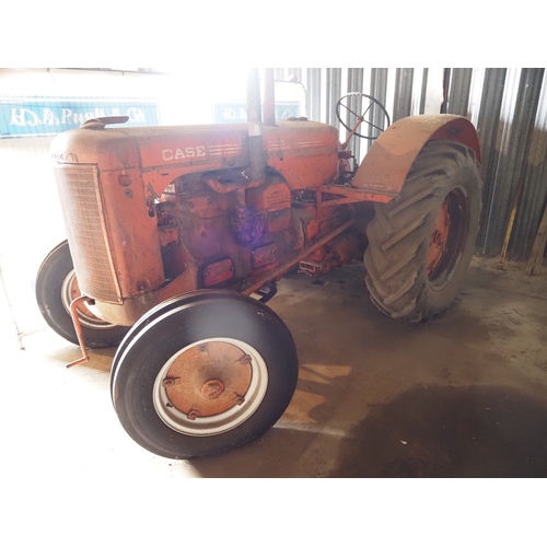 115 - Case LA tractor. Petrol paraffin. Engine turns over. S/n 521648LA. Fitted with good front tyres