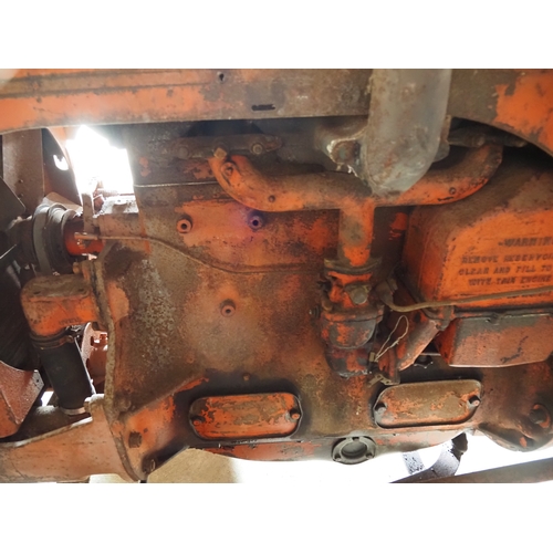 115 - Case LA tractor. Petrol paraffin. Engine turns over. S/n 521648LA. Fitted with good front tyres
