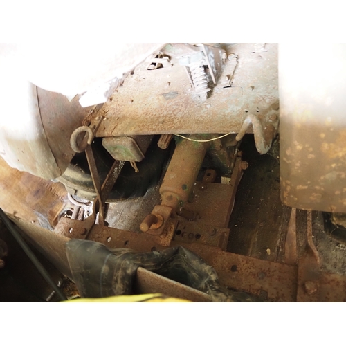 119 - Verizon 302 hot bulb tractor. 1952. Diesel. Runs and drives. S/n 7200